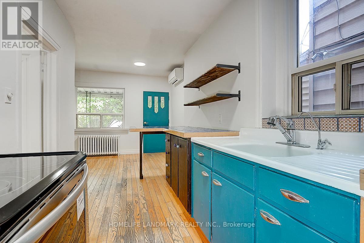149 Euclid Avenue, Toronto, Ontario  M6J 2J8 - Photo 6 - C12200981
