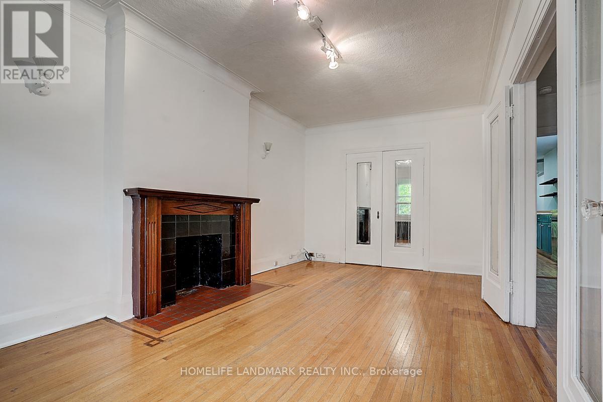 149 Euclid Avenue, Toronto, Ontario  M6J 2J8 - Photo 5 - C12200981