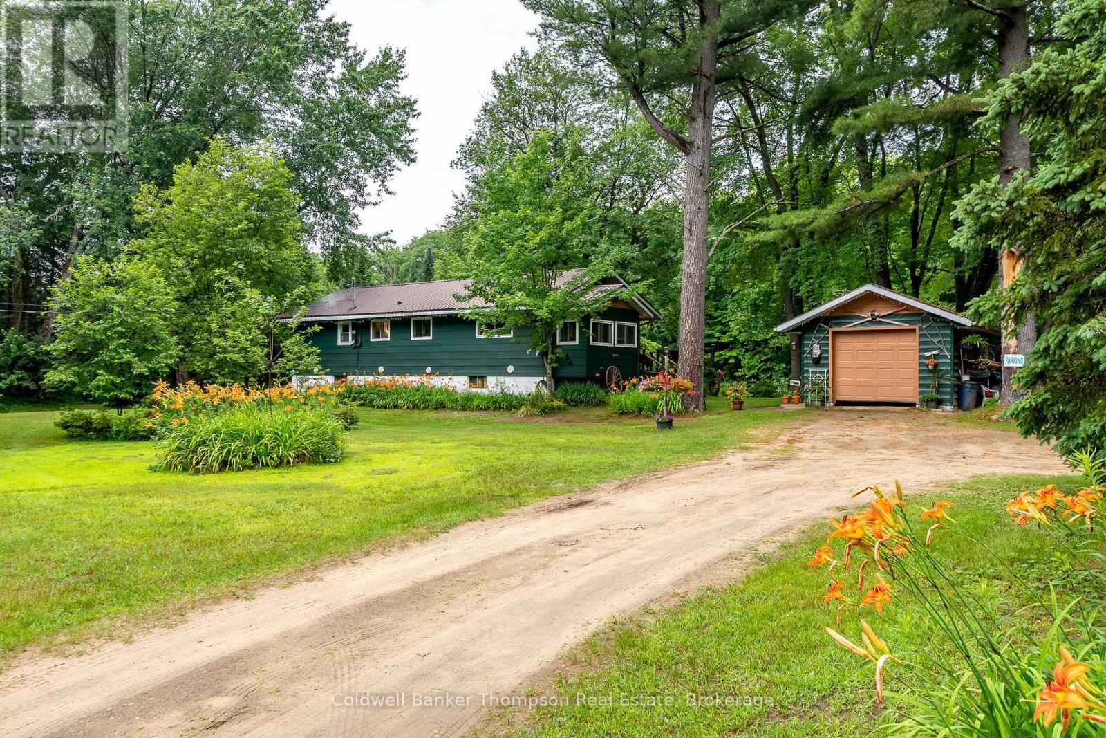 157 Groeger Road, Huntsville, Ontario  P1H 2J4 - Photo 1 - X12202429