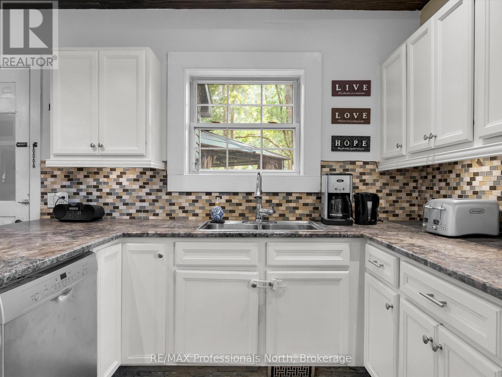 74 Taylor Road, Bracebridge, Ontario  P1L 1J2 - Photo 5 - X12202462
