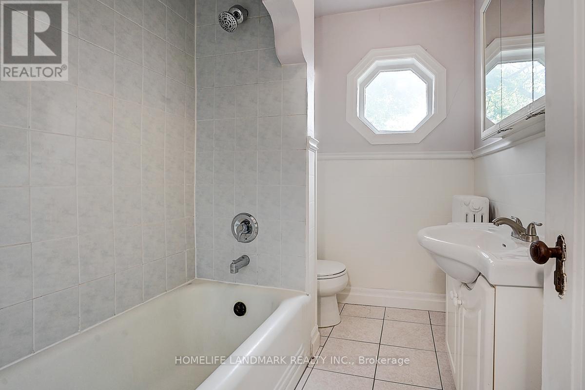 149 Euclid Avenue, Toronto, Ontario  M6J 2J8 - Photo 15 - C12200981
