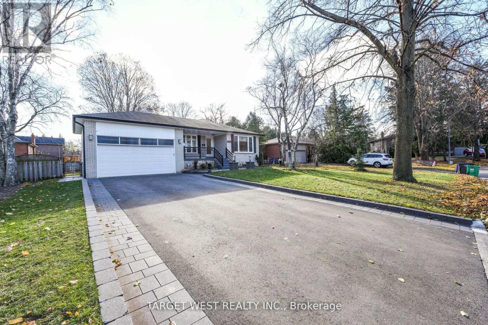 1443 Saginaw Crescent, Mississauga, Ontario  L5H 1X4 - Photo 1 - W12192729