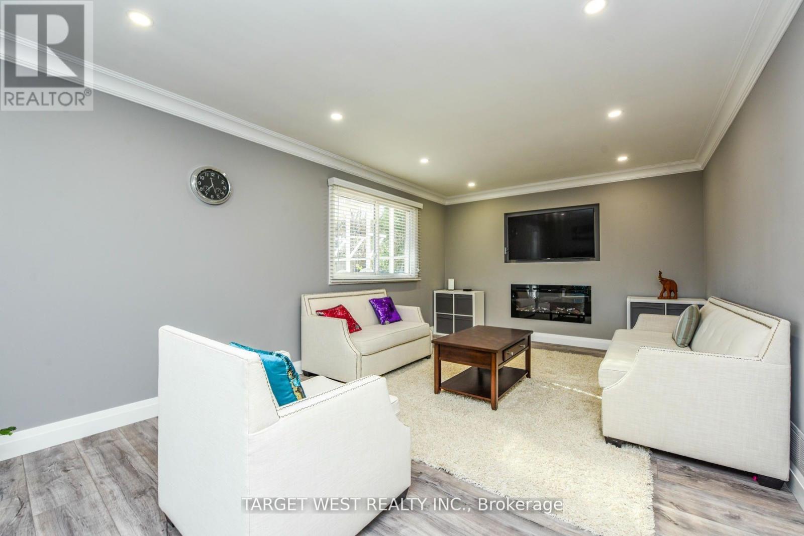 1443 Saginaw Crescent, Mississauga, Ontario  L5H 1X4 - Photo 25 - W12192729