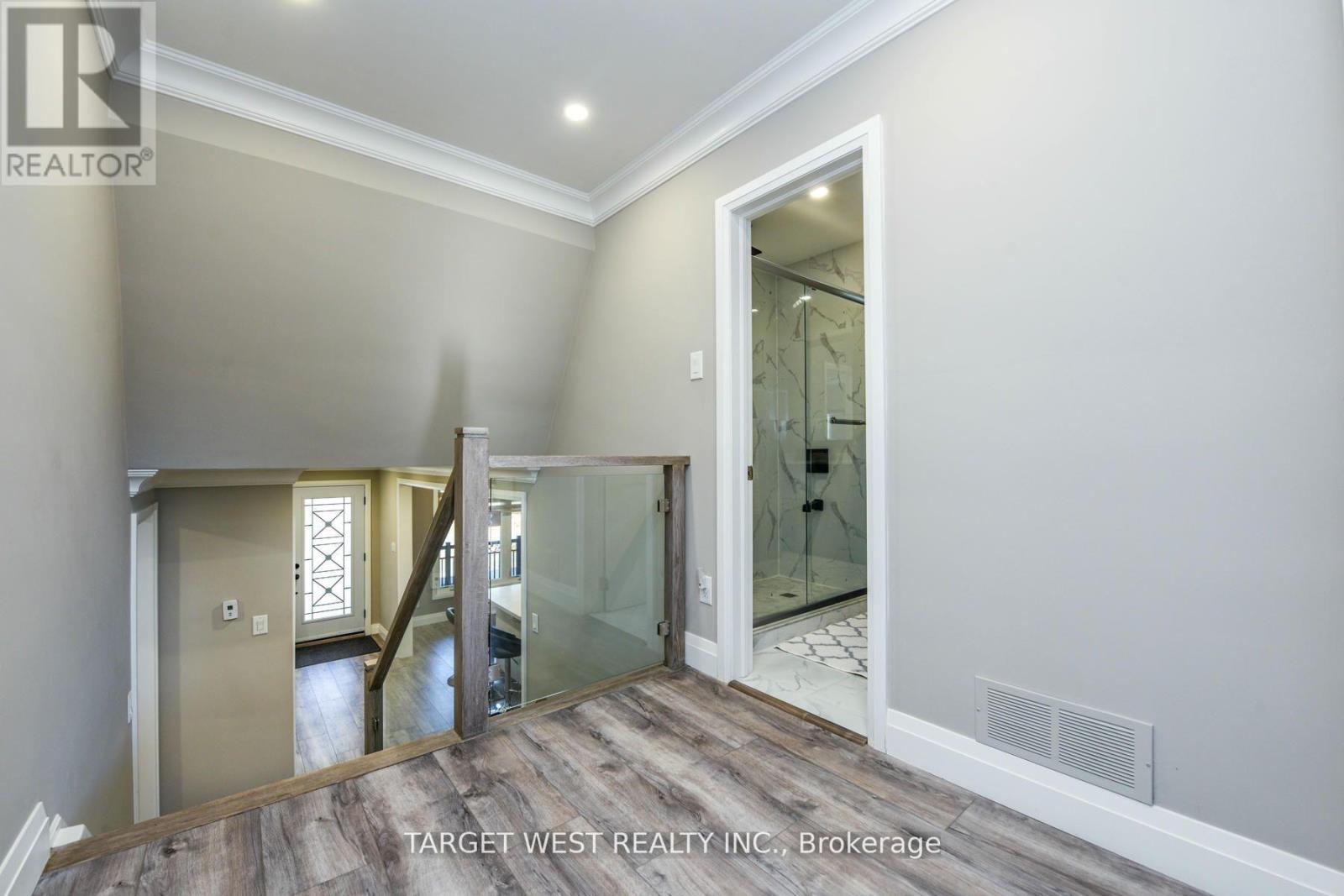 1443 Saginaw Crescent, Mississauga, Ontario  L5H 1X4 - Photo 8 - W12192729