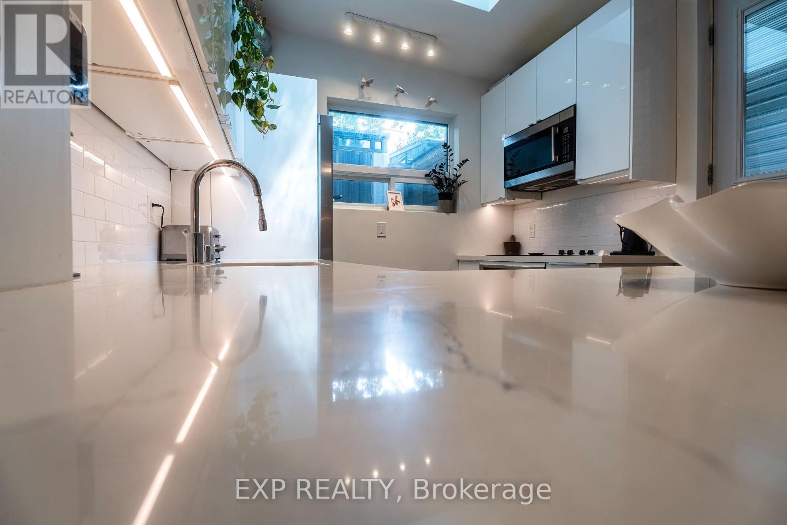 819 Craven Road, Toronto, Ontario  M4L 2Z7 - Photo 12 - E12202224