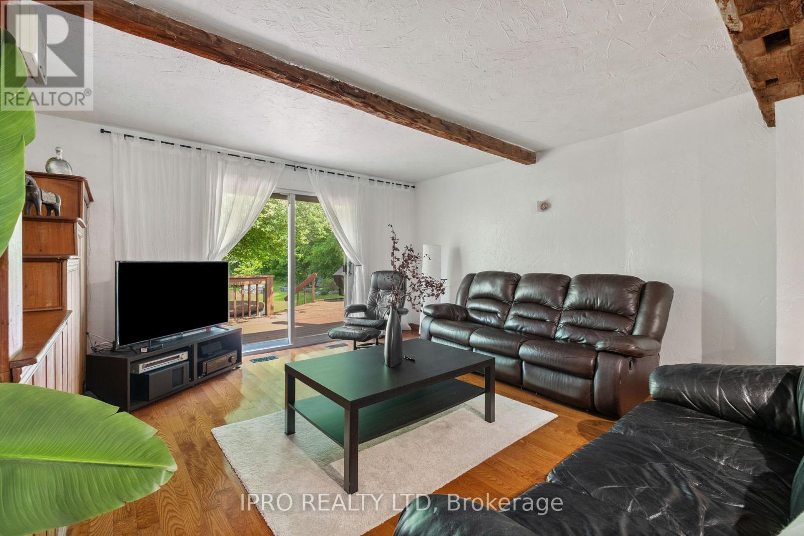 11 Maple Lane, Caledon, Ontario  L7E 0L3 - Photo 3 - W12078497
