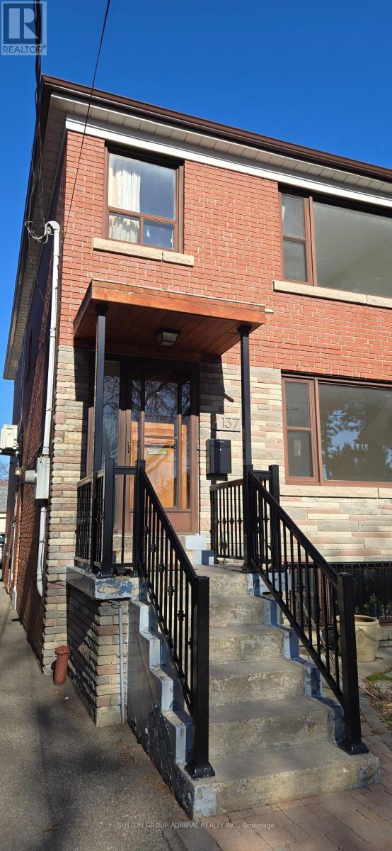 137 Evelyn Avenue, Toronto, Ontario  M6P 2Z6 - Photo 3 - W12088376