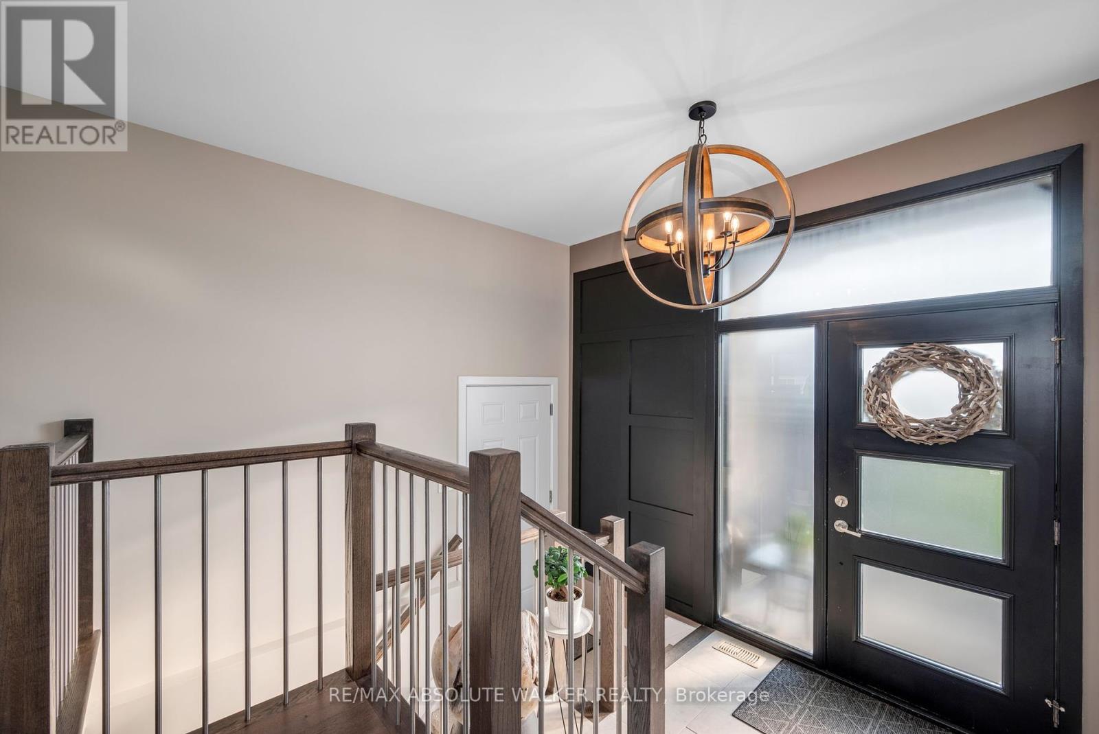 Property at 224 VERSAILLE STREET image 3