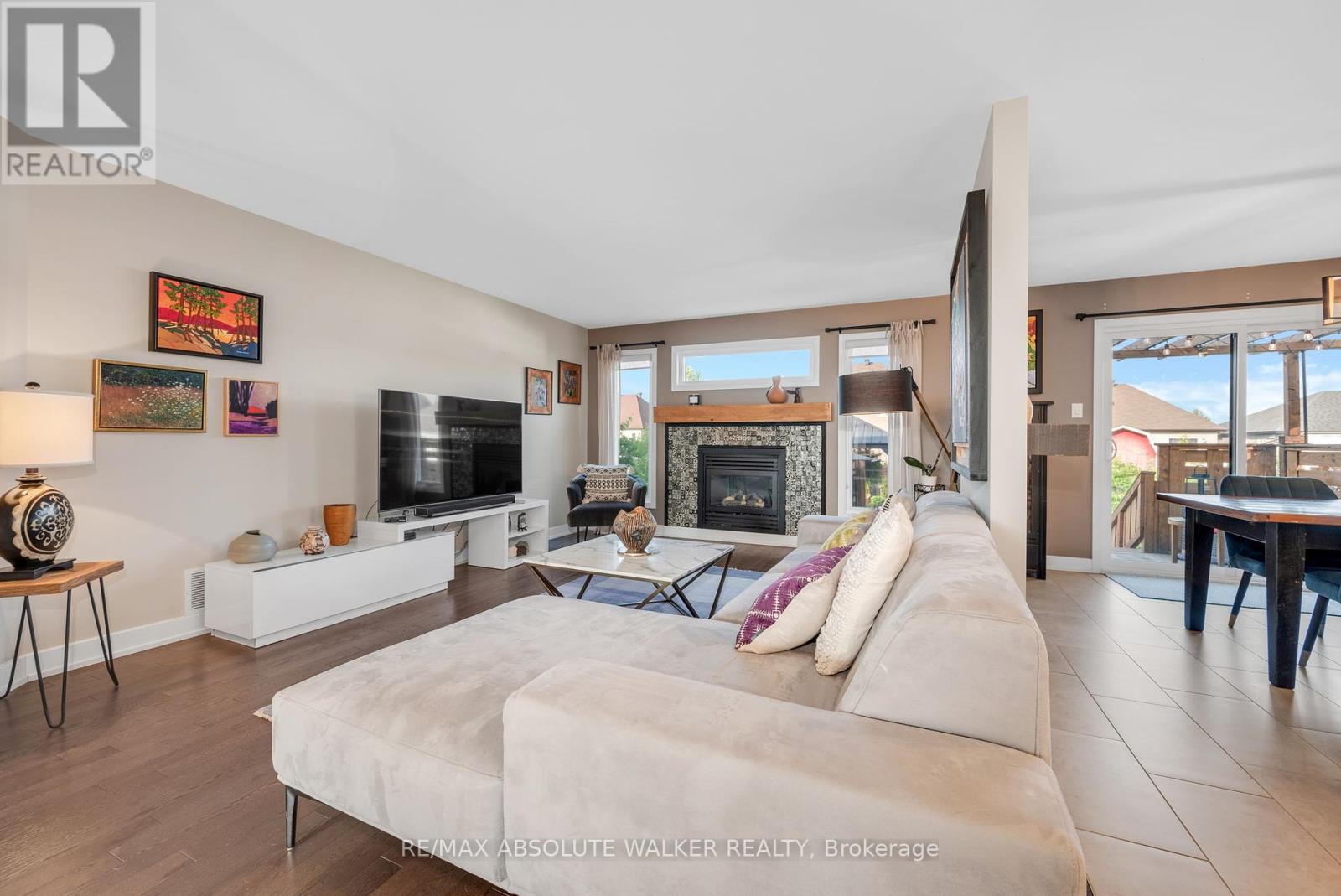 Property at 224 VERSAILLE STREET image 4