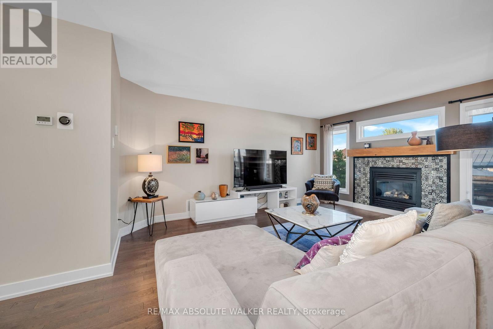 Property at 224 VERSAILLE STREET image 5