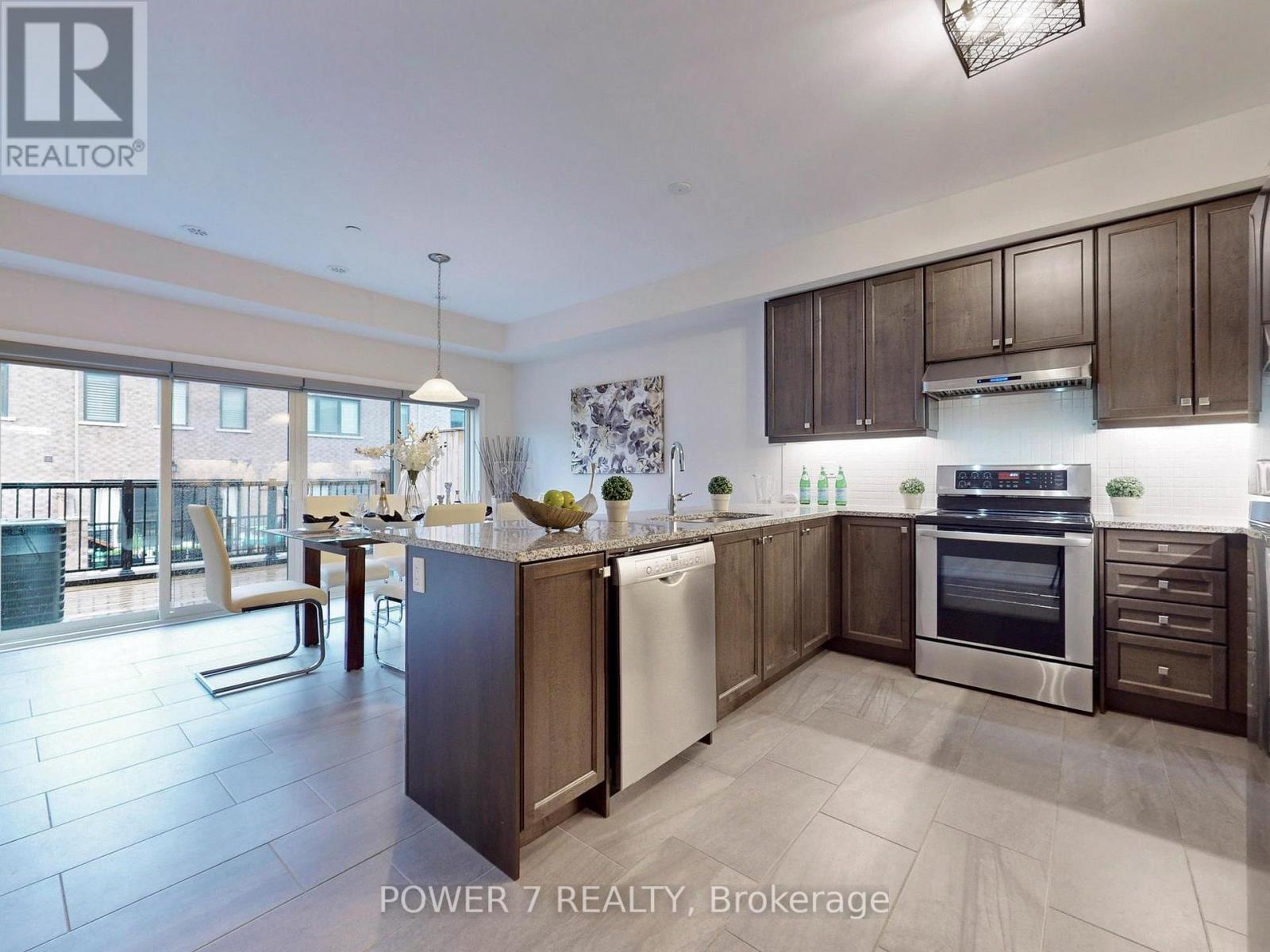 12 Cafaro Lane, Markham, Ontario  L6C 0Z2 - Photo 8 - N12202256