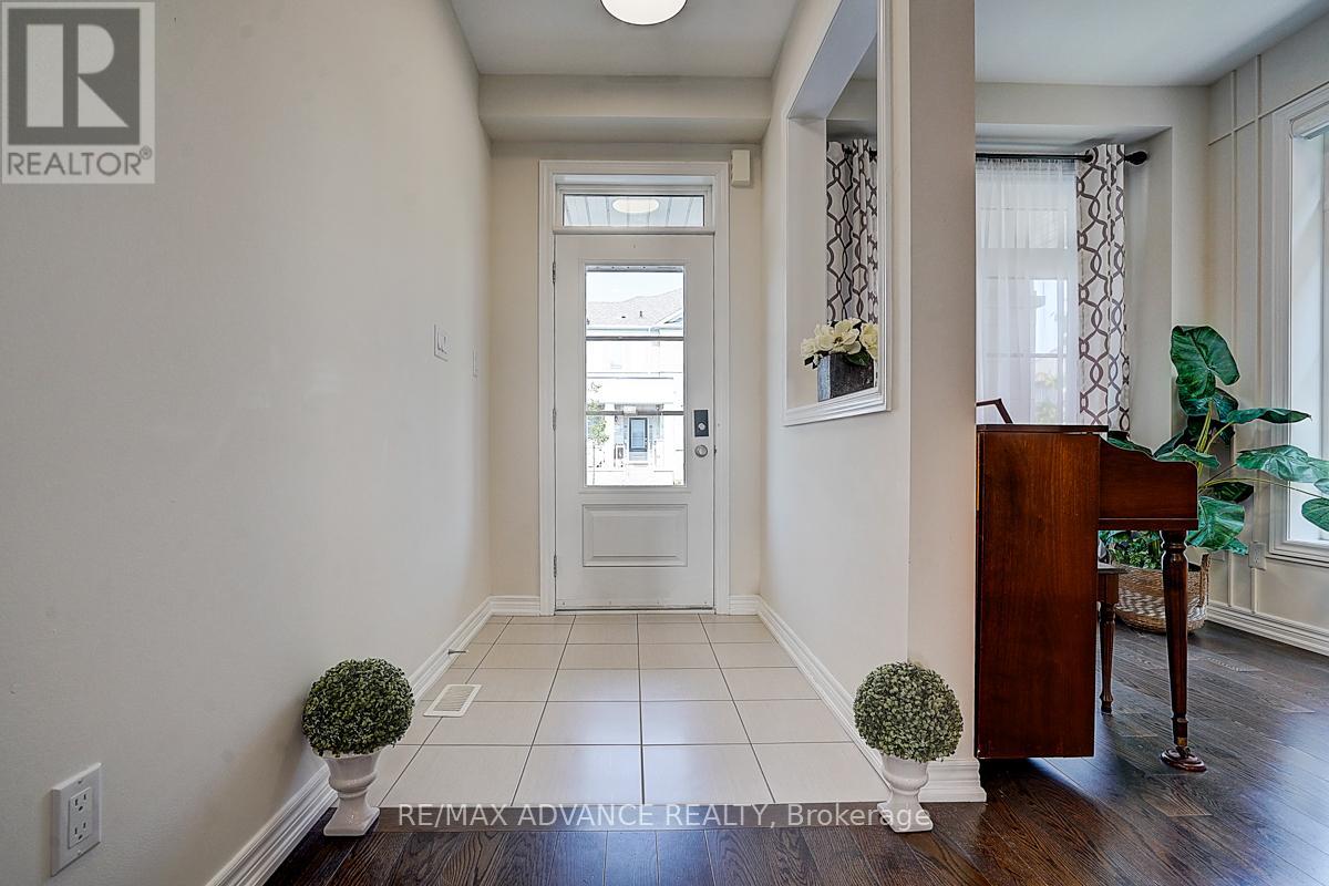 24 Decast Crescent, Markham, Ontario  L6B 1N6 - Photo 2 - N12202262