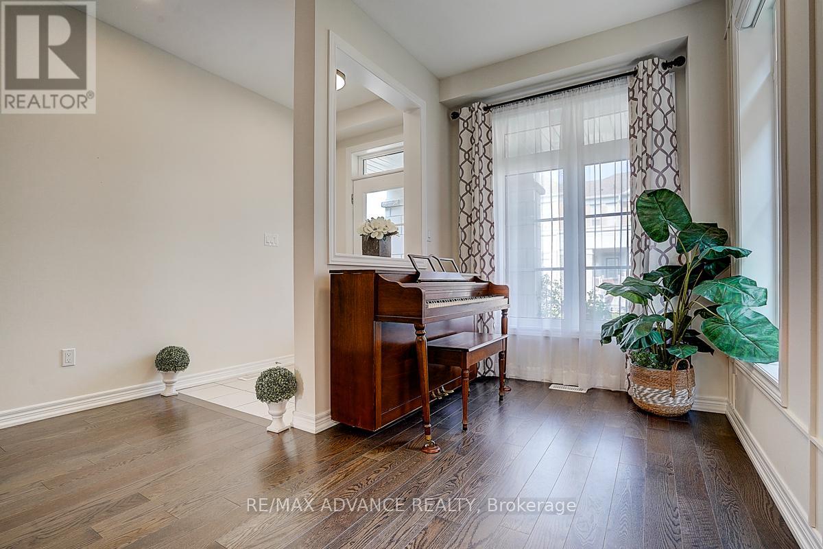 24 Decast Crescent, Markham, Ontario  L6B 1N6 - Photo 3 - N12202262