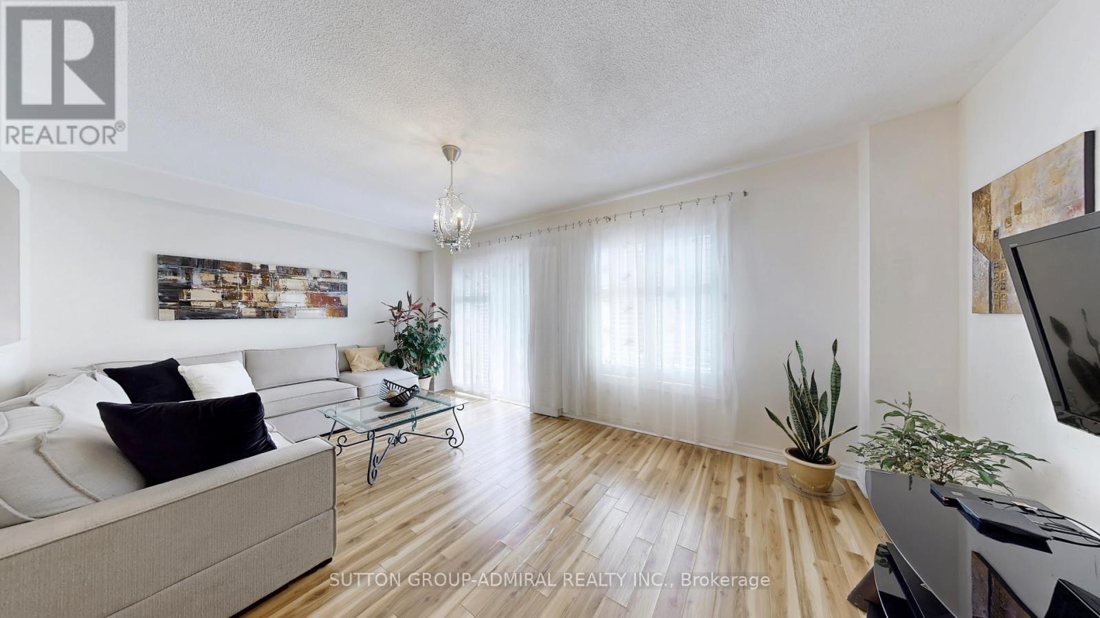 7 Rockview Gardens, Vaughan (Concord), Ontario  L4K 4W4 - Photo 14 - N12202349