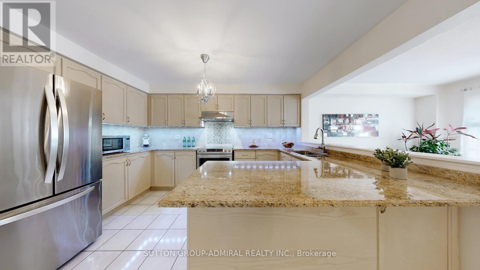 7 Rockview Gardens, Vaughan (Concord), Ontario  L4K 4W4 - Photo 7 - N12202349