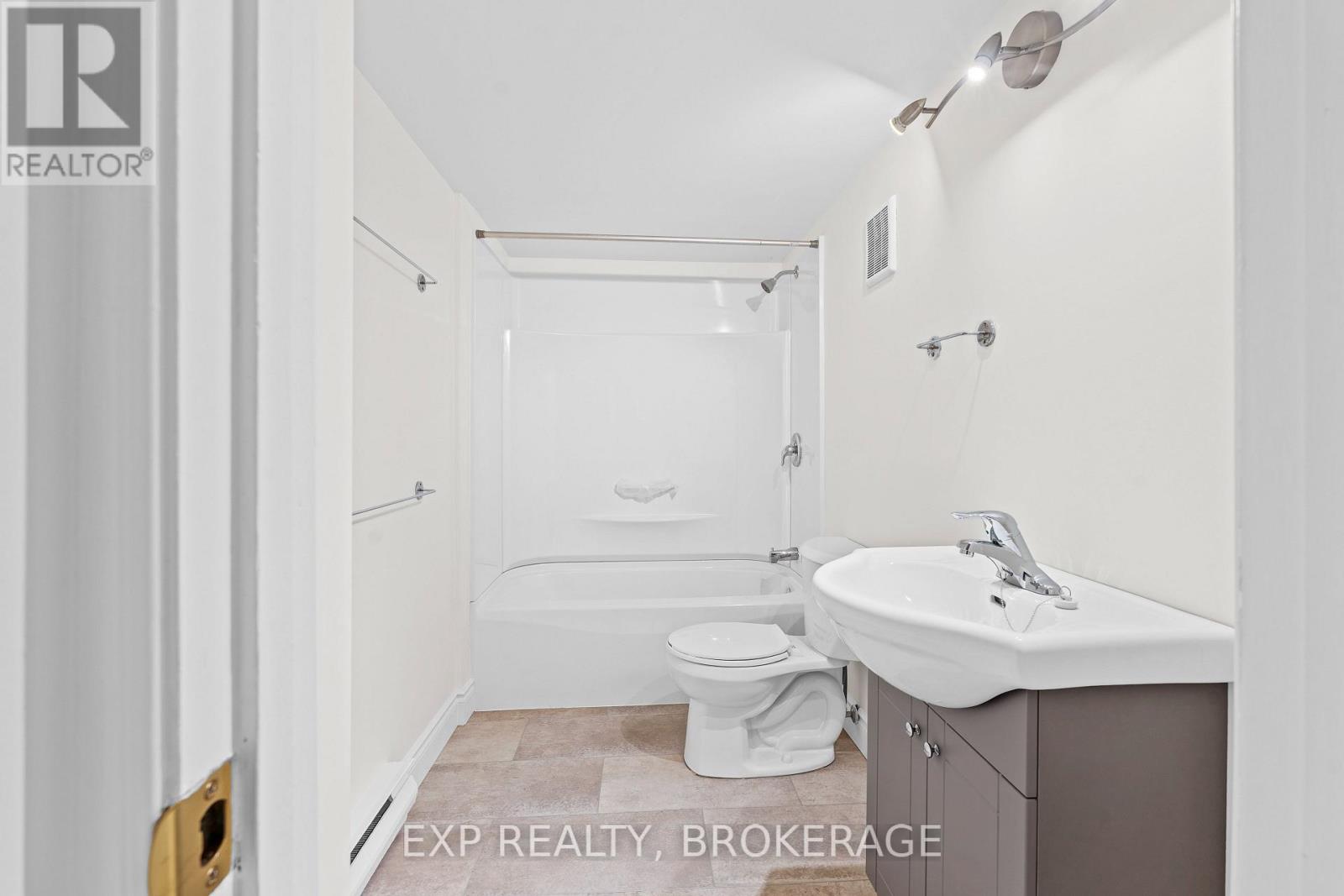 85 William Street, Kingston (Central City East), Ontario  K7L 2C6 - Photo 32 - X12194384