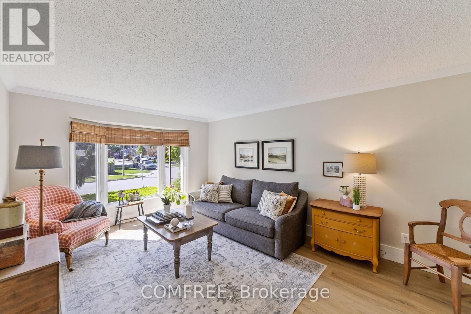 2131 Upland Drive, Burlington, Ontario  L7M 2Y7 - Photo 6 - W12200172