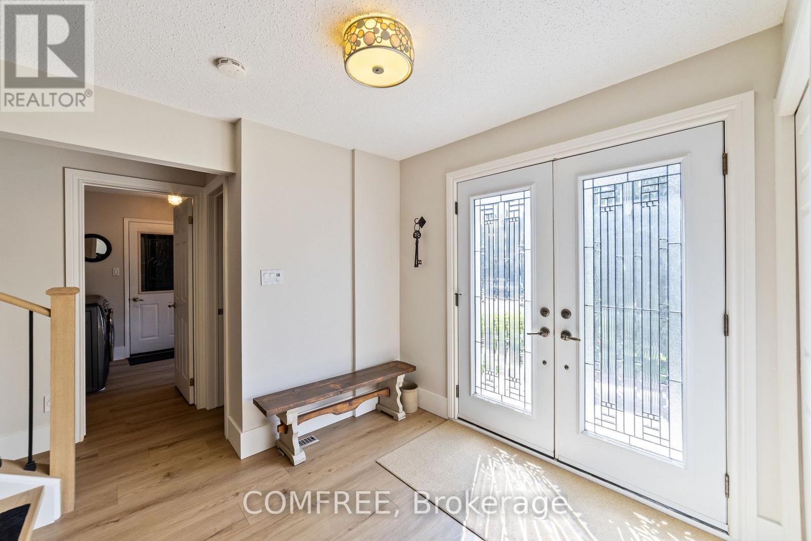 2131 Upland Drive, Burlington, Ontario  L7M 2Y7 - Photo 4 - W12200172