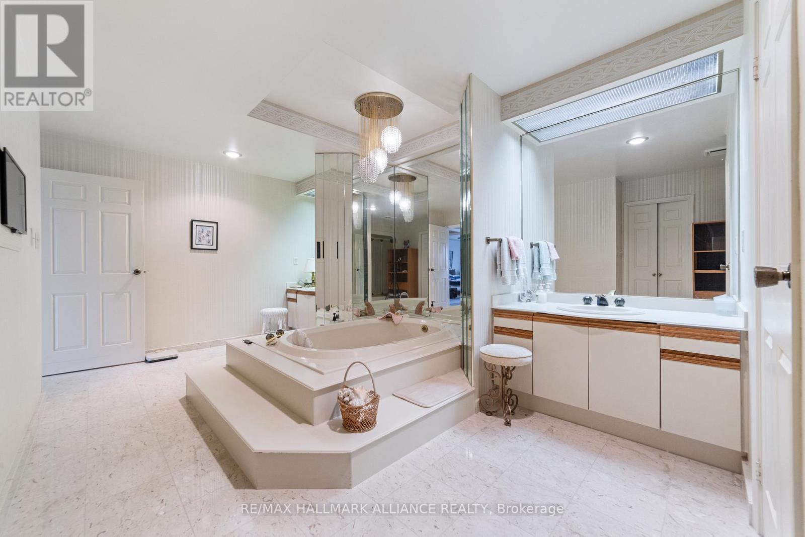 Ph6 - 2180 Marine Dr Drive, Oakville, Ontario  L6L 5V2 - Photo 31 - W12202230
