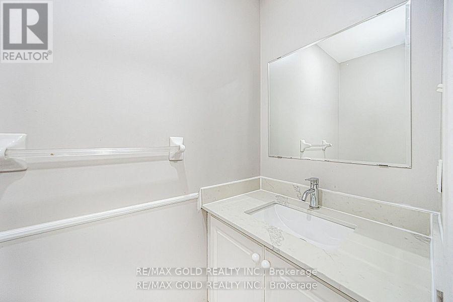 170 Desert Sand Drive, Brampton (Sandringham-Wellington), Ontario  L6R 1P8 - Photo 14 - W12202250