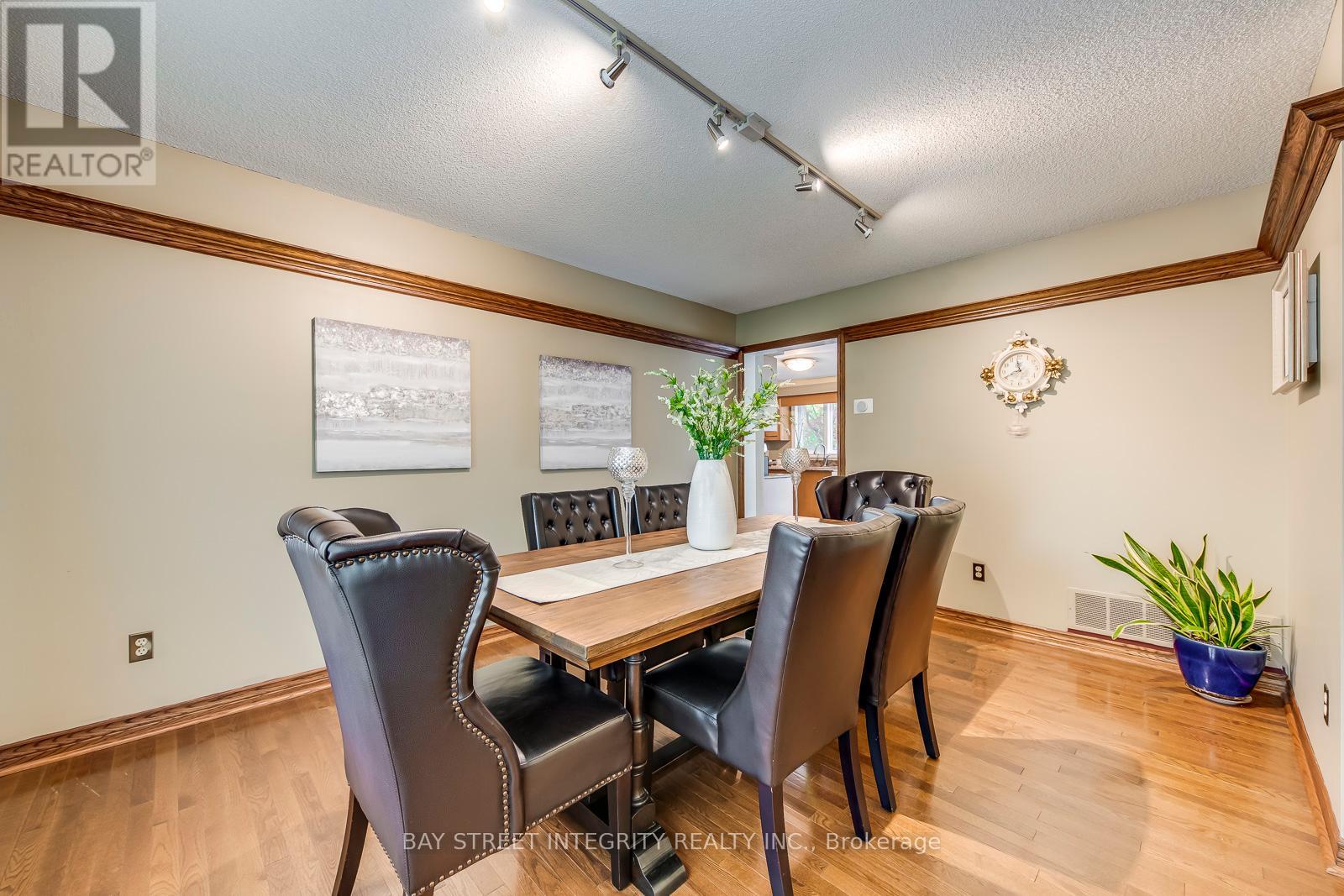 1054 Summit Ridge Drive, Oakville, Ontario  L6M 3K9 - Photo 10 - W12202264