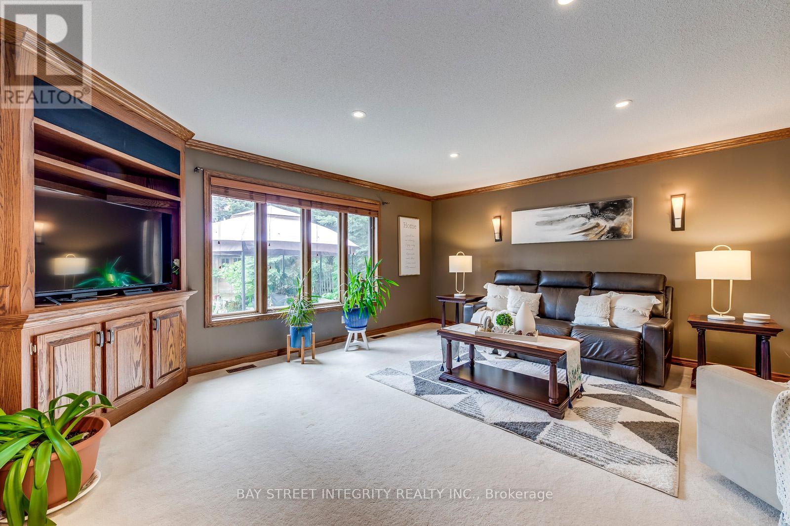 1054 Summit Ridge Drive, Oakville, Ontario  L6M 3K9 - Photo 11 - W12202264