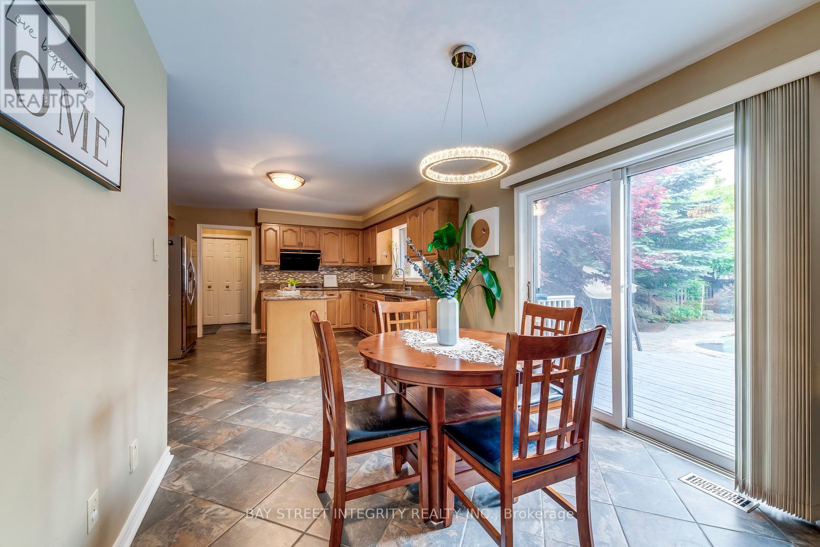 1054 Summit Ridge Drive, Oakville, Ontario  L6M 3K9 - Photo 18 - W12202264