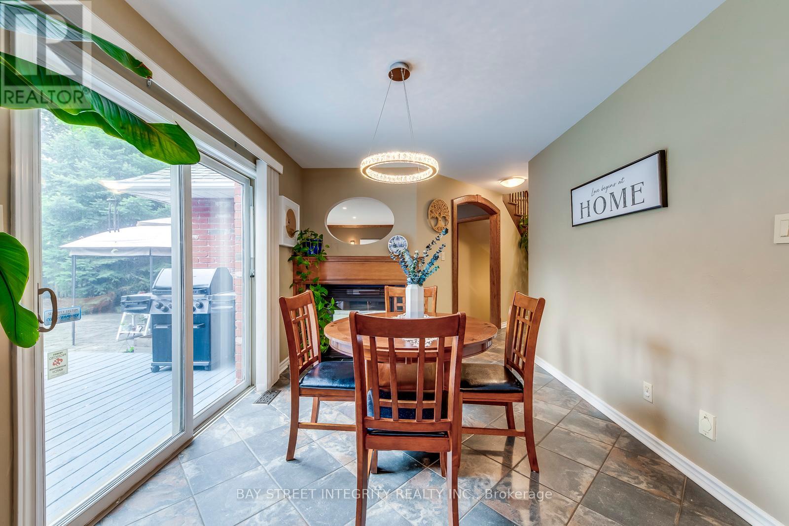 1054 Summit Ridge Drive, Oakville, Ontario  L6M 3K9 - Photo 19 - W12202264