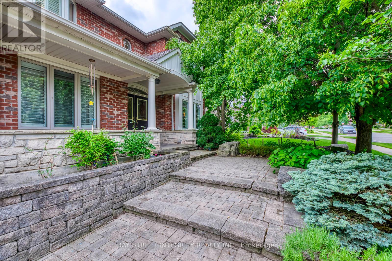 1054 Summit Ridge Drive, Oakville, Ontario  L6M 3K9 - Photo 2 - W12202264