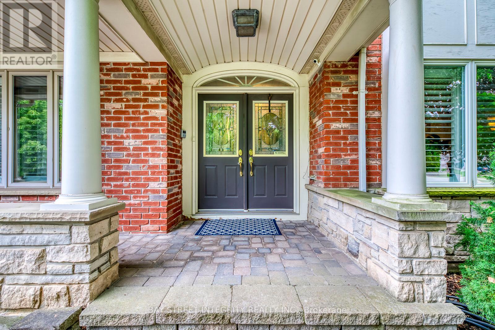 1054 Summit Ridge Drive, Oakville, Ontario  L6M 3K9 - Photo 3 - W12202264