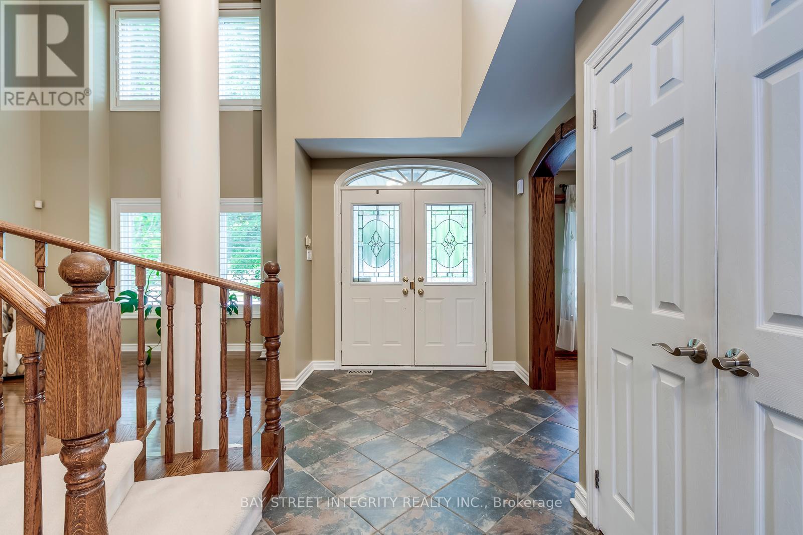 1054 Summit Ridge Drive, Oakville, Ontario  L6M 3K9 - Photo 4 - W12202264