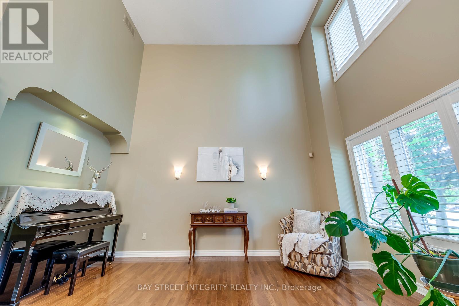 1054 Summit Ridge Drive, Oakville, Ontario  L6M 3K9 - Photo 7 - W12202264