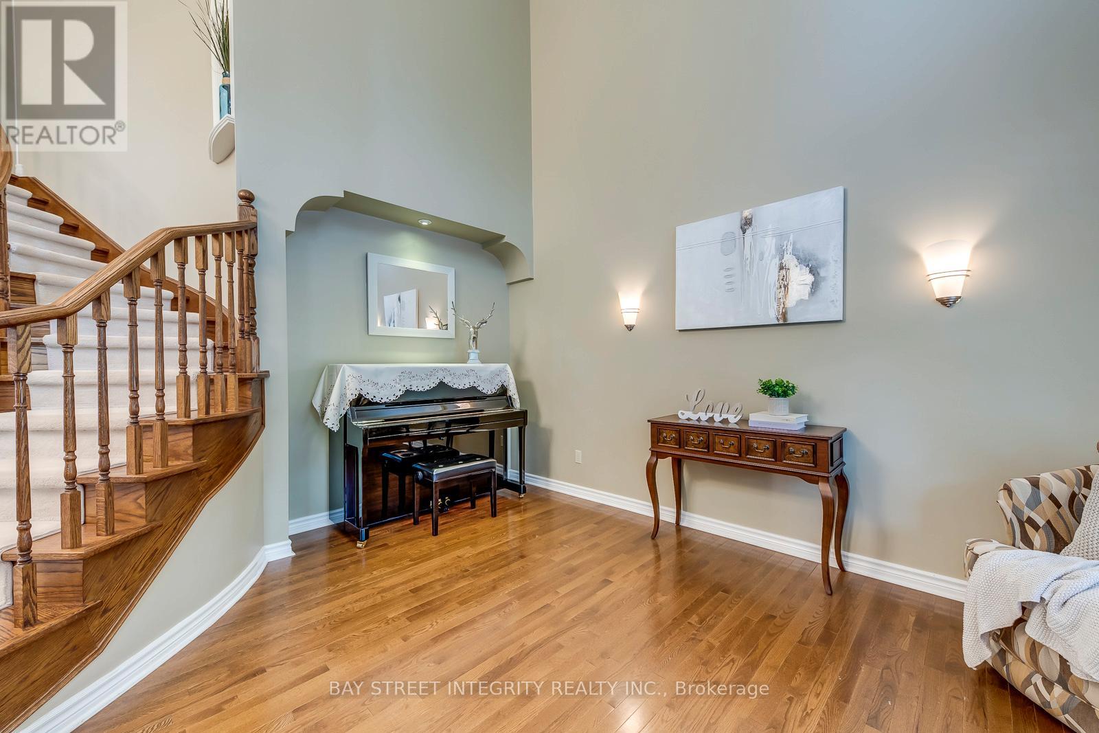 1054 Summit Ridge Drive, Oakville, Ontario  L6M 3K9 - Photo 8 - W12202264