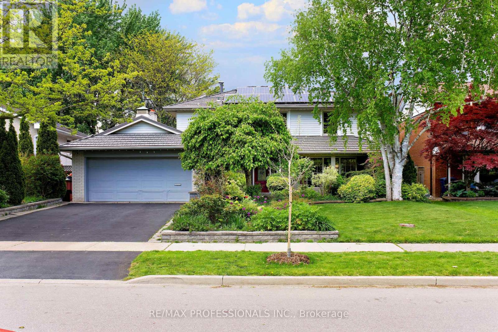 56 Silverthorne Bush Drive, Toronto (Markland Wood), Ontario  M9C 2X8 - Photo 1 - W12202283