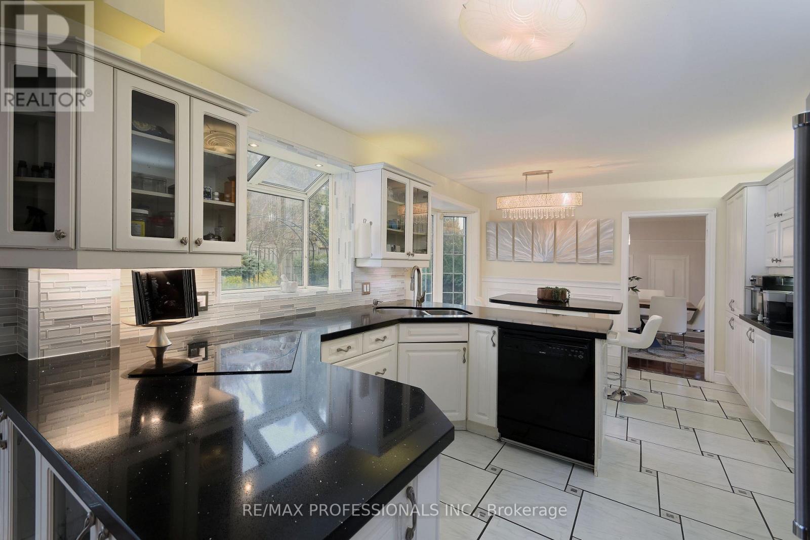 56 Silverthorne Bush Drive, Toronto (Markland Wood), Ontario  M9C 2X8 - Photo 16 - W12202283
