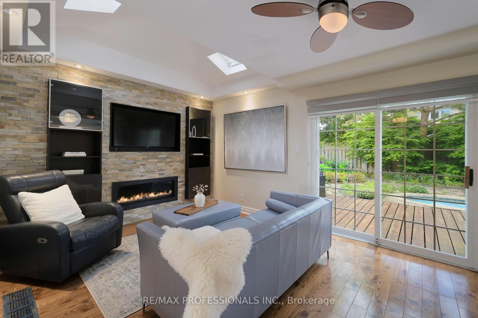 56 Silverthorne Bush Drive, Toronto (Markland Wood), Ontario  M9C 2X8 - Photo 19 - W12202283