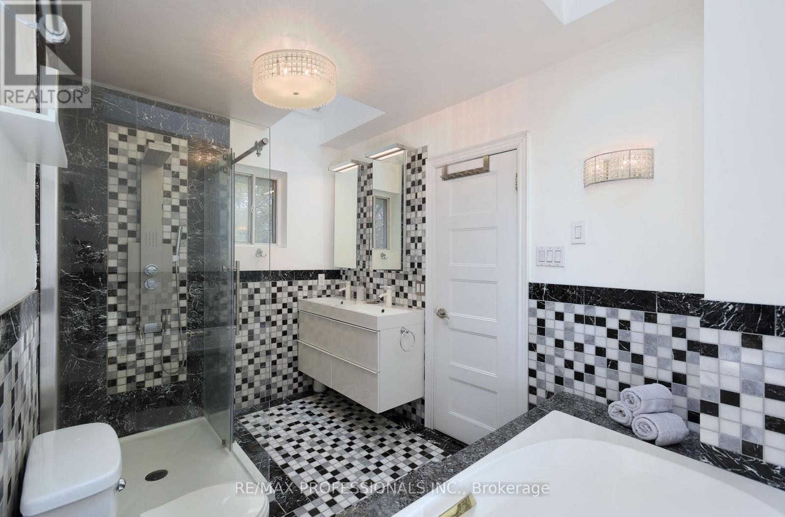 56 Silverthorne Bush Drive, Toronto (Markland Wood), Ontario  M9C 2X8 - Photo 26 - W12202283
