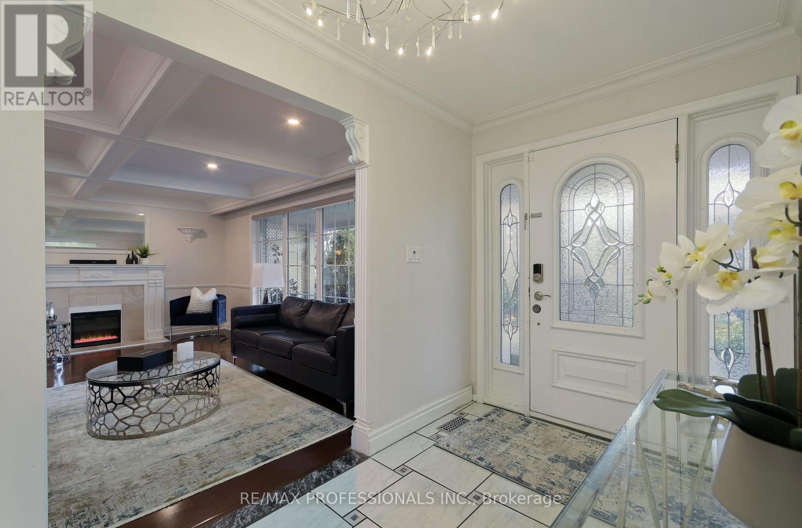 56 Silverthorne Bush Drive, Toronto (Markland Wood), Ontario  M9C 2X8 - Photo 7 - W12202283