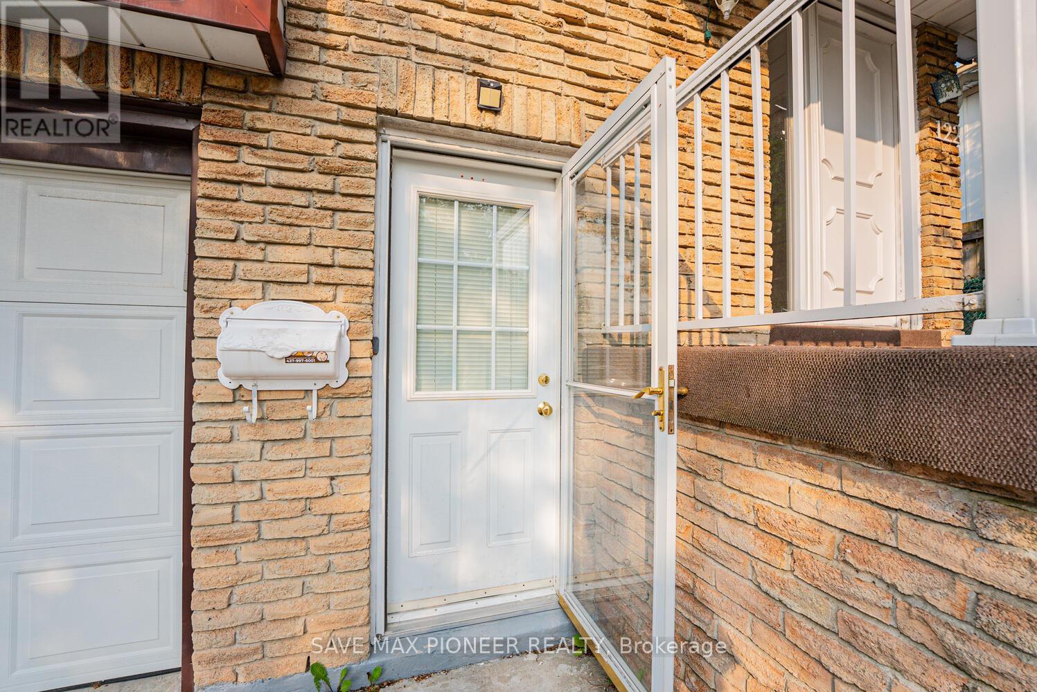 122 Centre Street N, Brampton (Brampton North), Ontario  L6V 2Z3 - Photo 16 - W12202284