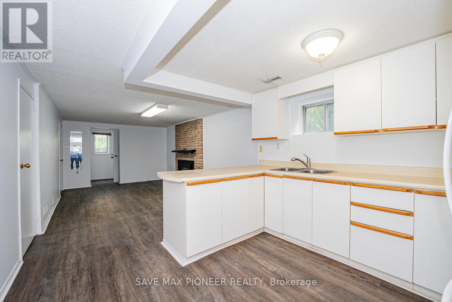 122 Centre Street N, Brampton (Brampton North), Ontario  L6V 2Z3 - Photo 17 - W12202284