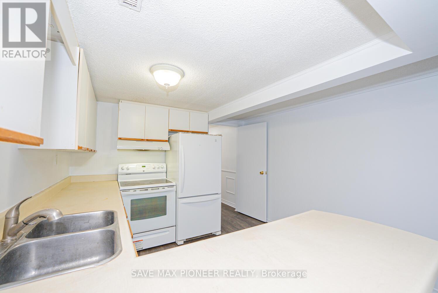 122 Centre Street N, Brampton (Brampton North), Ontario  L6V 2Z3 - Photo 22 - W12202284