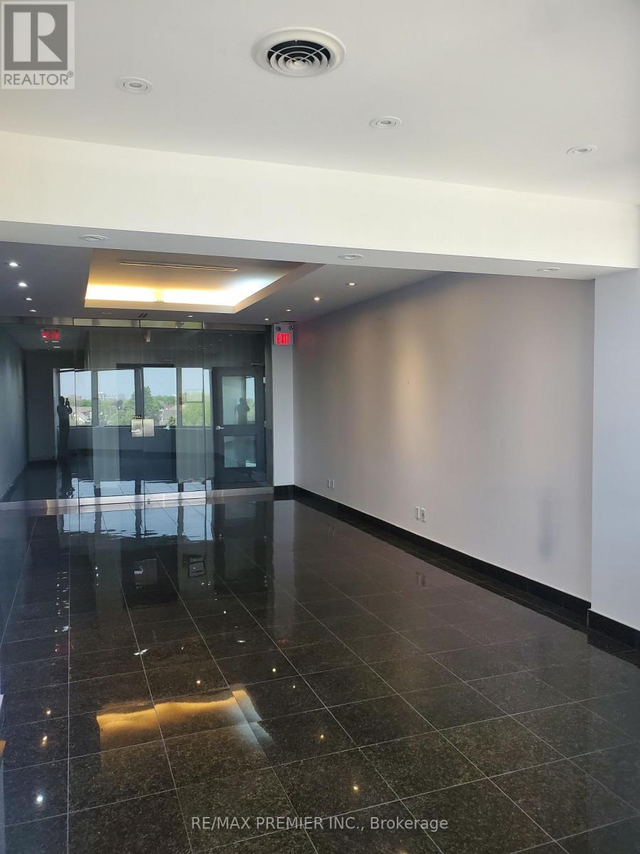 500a - 3200 Dufferin Street, Toronto (Yorkdale-Glen Park), Ontario  M6A 2T3 - Photo 4 - W12202353