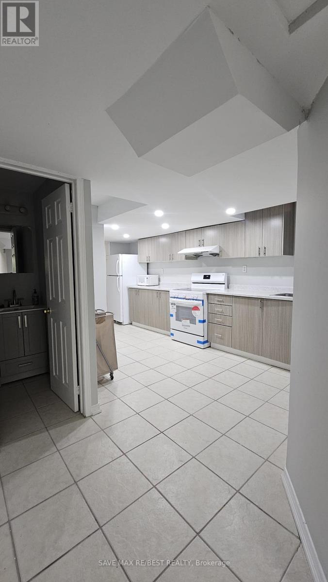 Bsmt - 1204 Prestonwood Crescent, Mississauga, Ontario  L5V 2V3 - Photo 4 - W12202354