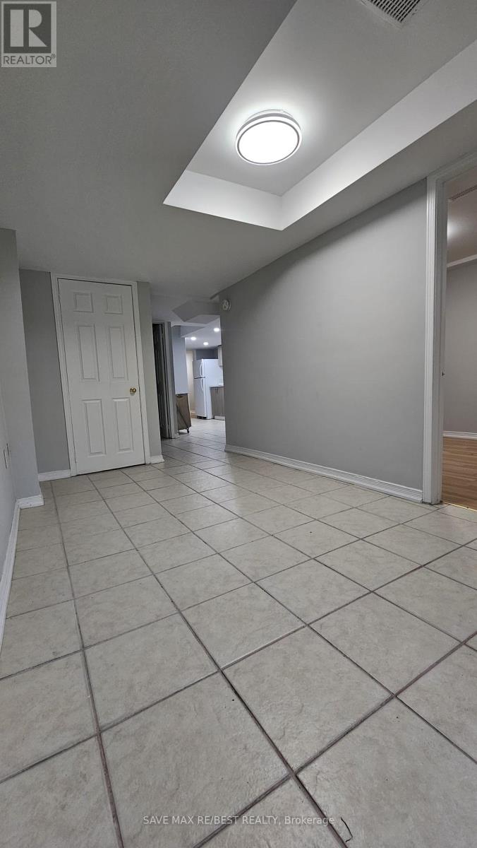 Bsmt - 1204 Prestonwood Crescent, Mississauga, Ontario  L5V 2V3 - Photo 8 - W12202354