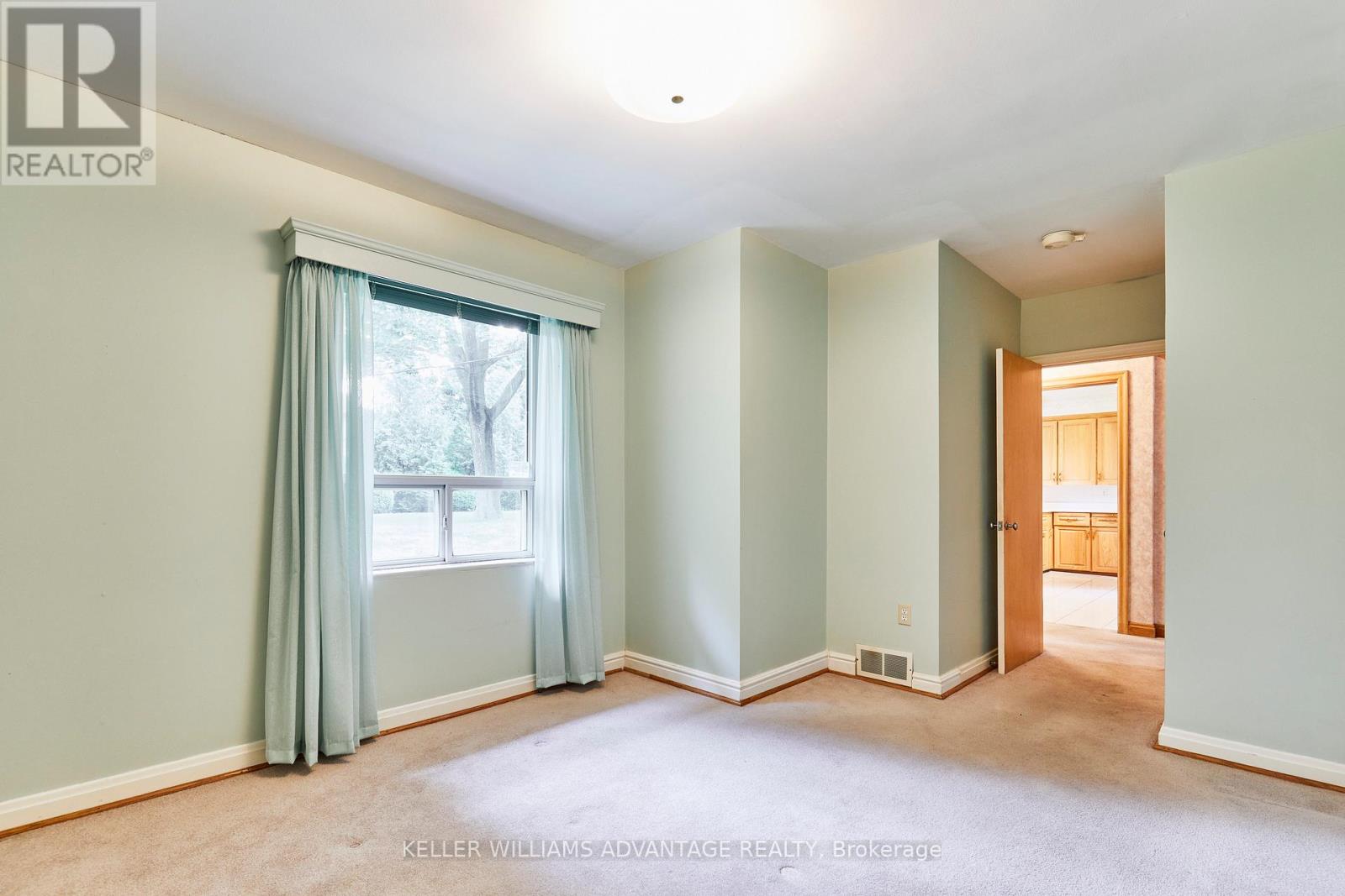 8 Hilldowntree Road, Toronto, Ontario  M9A 2Z5 - Photo 11 - W12202359