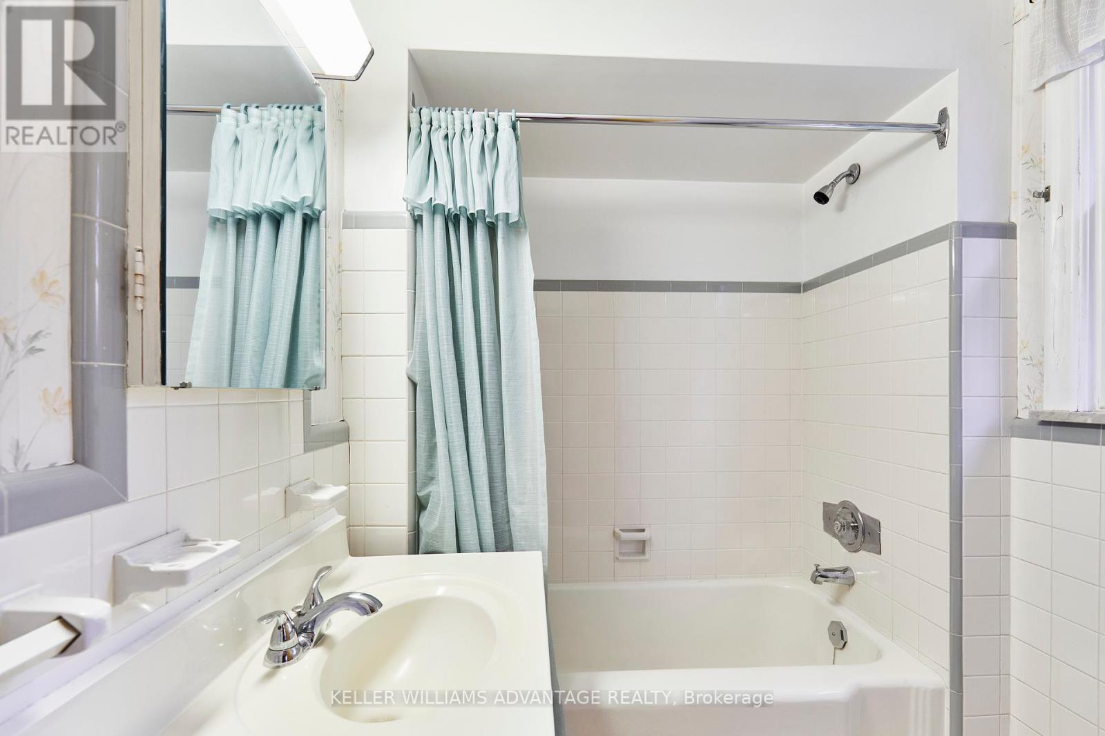 8 Hilldowntree Road, Toronto, Ontario  M9A 2Z5 - Photo 16 - W12202359