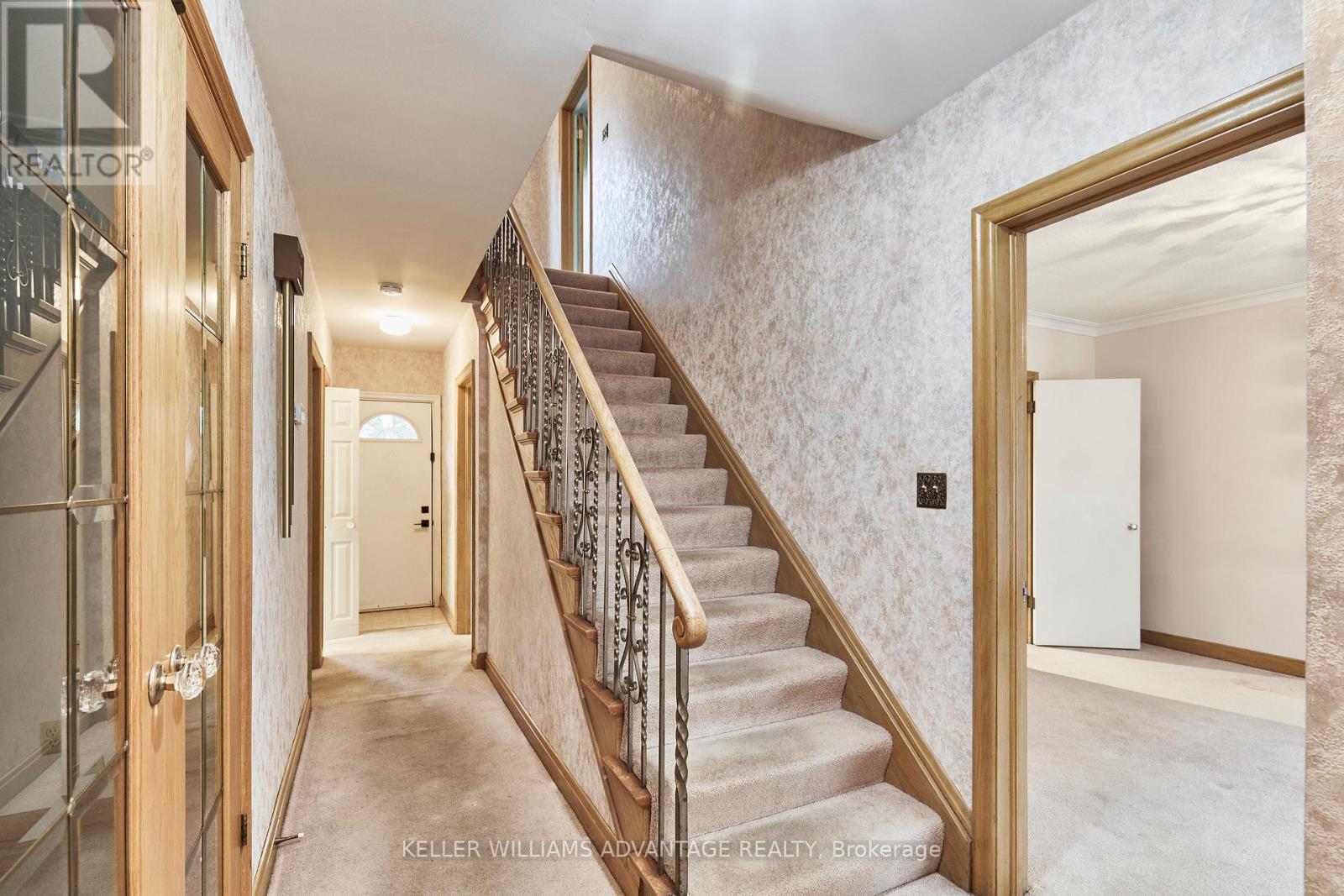 8 Hilldowntree Road, Toronto, Ontario  M9A 2Z5 - Photo 5 - W12202359