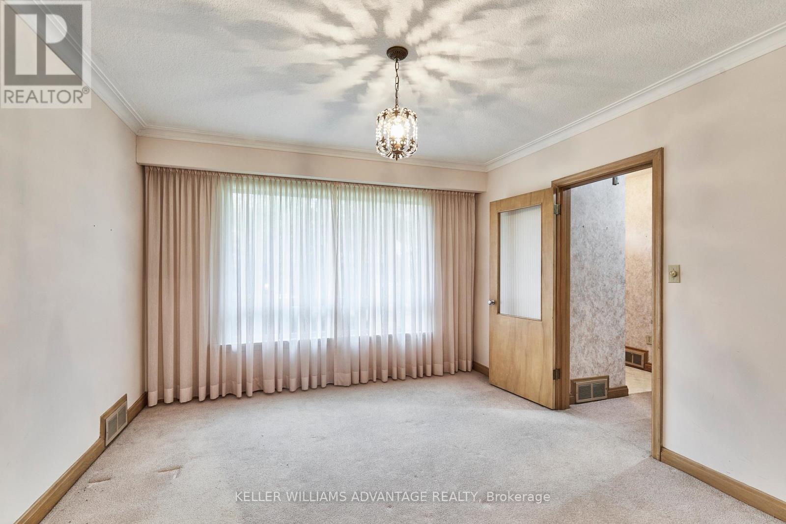 8 Hilldowntree Road, Toronto, Ontario  M9A 2Z5 - Photo 7 - W12202359