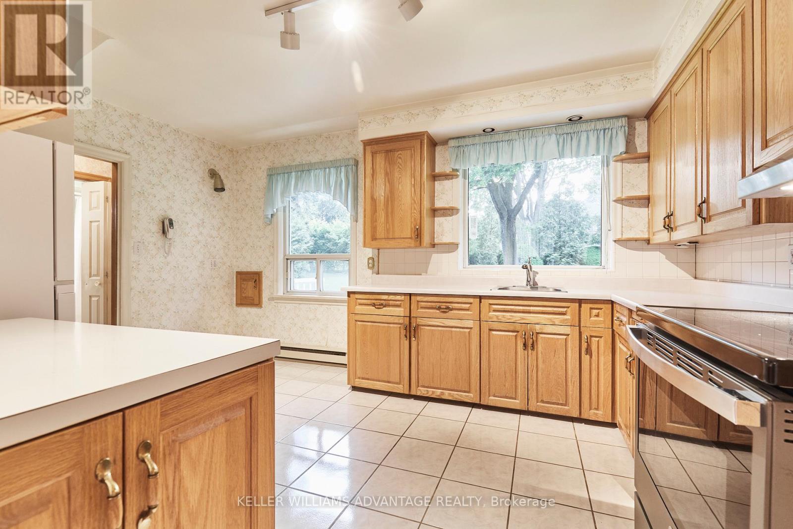8 Hilldowntree Road, Toronto, Ontario  M9A 2Z5 - Photo 8 - W12202359