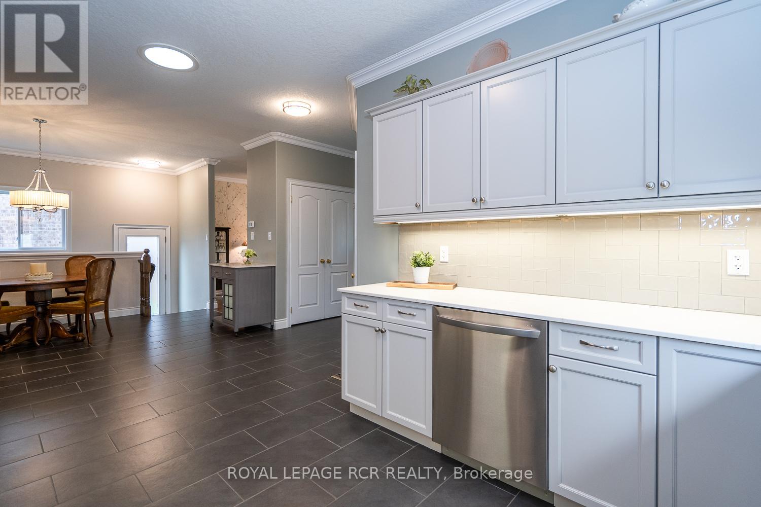 39 Dinnick Crescent, Orangeville, Ontario  L9W 0B7 - Photo 8 - W12202424